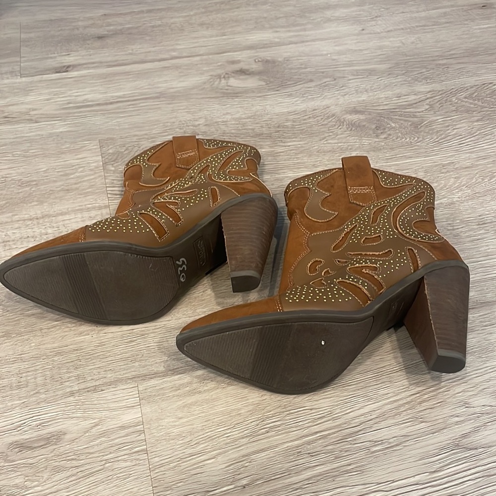Carlos Santana Brown Ankle Boots - Picture 2 of 4